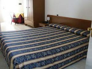 רומא Hotel Fiorini מראה חיצוני תמונה